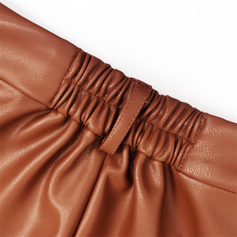 Leather skinny pants in brown