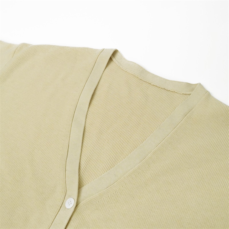 Long sleeves V neck cardigan sweater